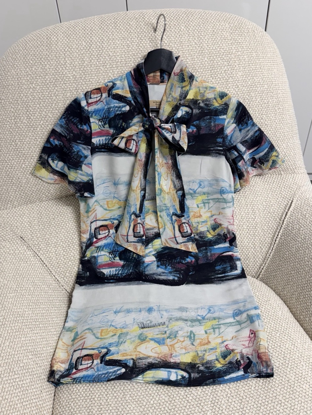Burberry dress size US 0, shoulder damage